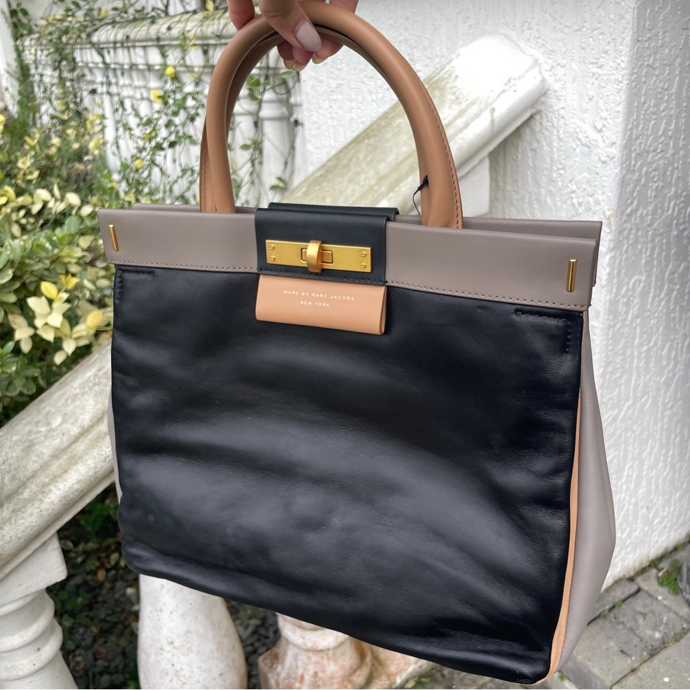 NWT Marc Jacobs Black Grey Cream Colorblock Leather Top Handle Bag